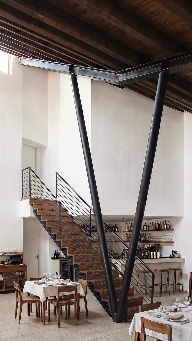 Edificio para restaurante en El Cuadrón — imagen 1 de 3